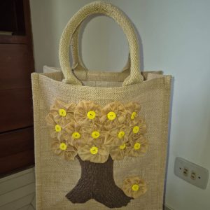 Bolso en Yute Tejido y Decorado a Mano