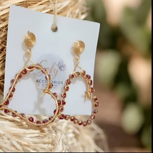 Aretes corazón en alambre con pedrería de murano