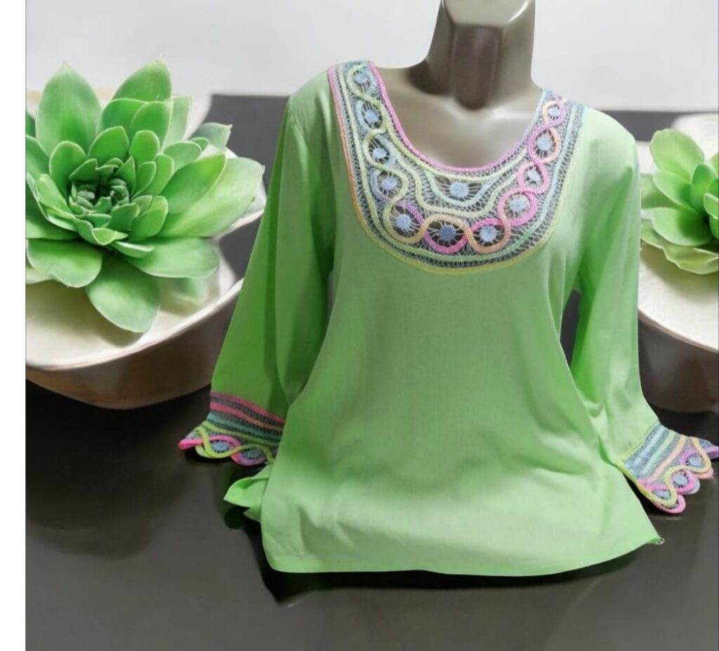 Blusa tejida en sesgos