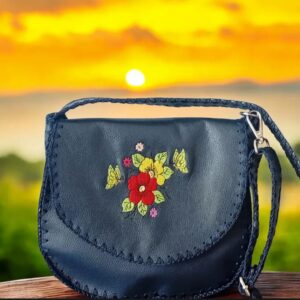 Bolso Negro Con Bordado De Flores